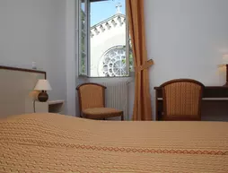 Hostellerie de l'Abbaye de Frigolet | Provence - Alpes - Cote d'Azur - Bouches-du-Rhone (bölge) - St.-Remy-de-Provence (ve civarı) - Tarascon