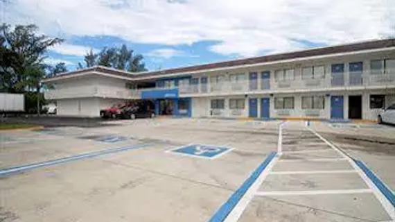 Motel 6 Dania Beach | Florida - Fort Lauderdale (ve civarı) - Dania Beach