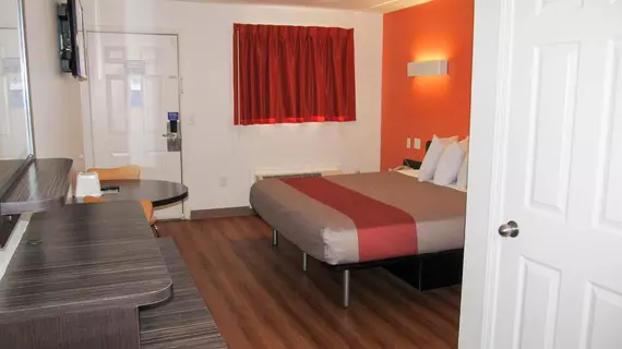 Motel 6 Greenville SC | Güney Karolayna - Greenville - Spartanburg (ve civarı) - Greenville