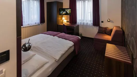 Log In Rooms | Zagreb