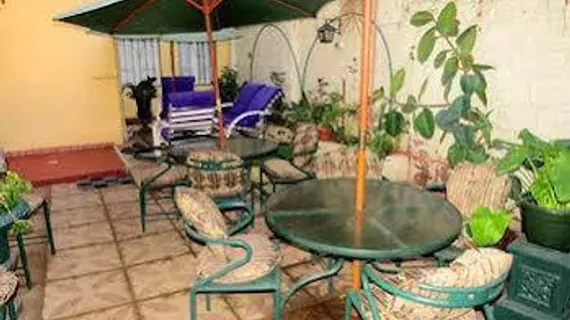 Hostal Almenas | Santiago - Santiago (ve civarı) - Providencia