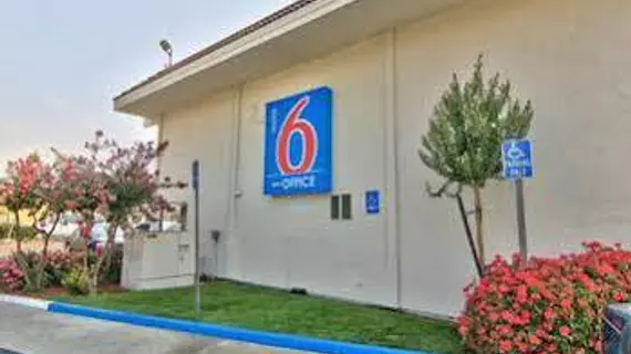 Motel 6 Sacramento - Old Sacramento North | Kaliforniya - Sacramento (ve civarı) - Sacramento