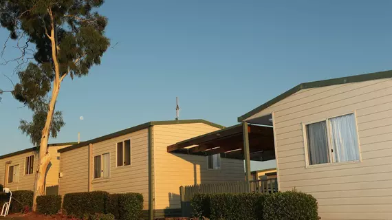 Crestview Tourist Park | New South Wales - Queanbeyan - Karabar