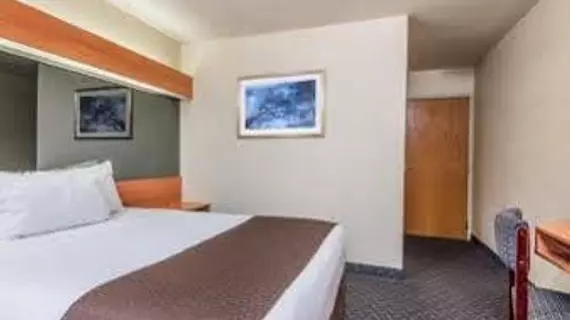 Microtel Inn & Suites by Wyndham Bethel/Danbury | Connecticut - Danbury (ve civarı) - Bethel