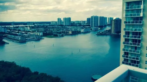 America Luxury Intracoastal Apartments | Florida - Miami (ve civarı) - Sunny Isles Beach