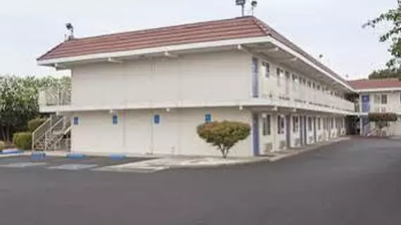 Motel 6 Sacramento - Rancho Cordova East | Kaliforniya - Sacramento (ve civarı) - Rancho Cordova