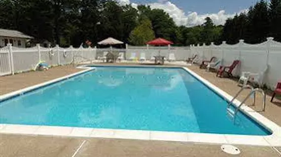 Saco River Motor Lodge & Suites | New Hampshire - Center Conway