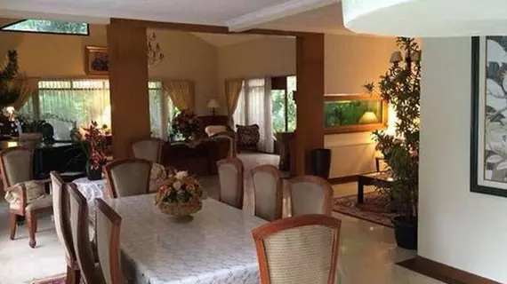 The Garden Family Guest House | West Java - Ciawi