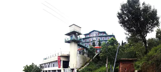 OYO Premium Khanyara Road | Himaşal Pradeş - Dharamshala