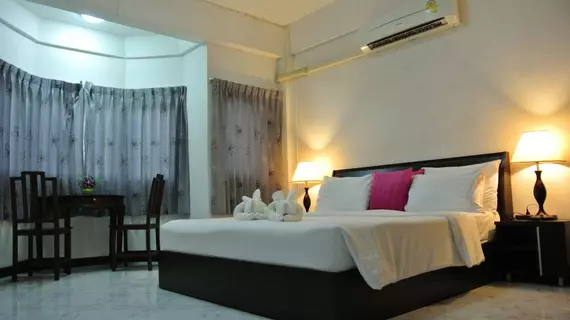 Karon Sunshine Guesthouse & Bar | Phuket (ve civarı) - Thalang