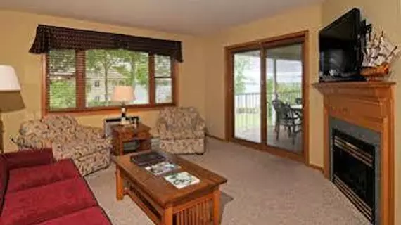 Westwood Shores Waterfront Resort | Wisconsin - Door County - Sturgeon Bay