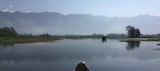 Houseboat Lily of Nageen | Cammu ve Keşmir - Srinagar (ve civarı) - Gulmarg - Nagīn Bāgh