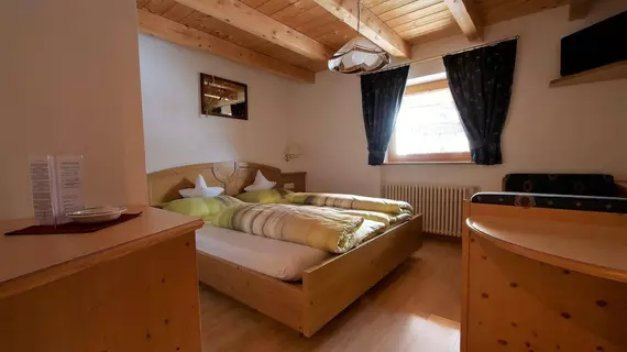 Pension Mirandola | Trentino-Alto Adige - Güney Tirol (il) - Corvara in Badia