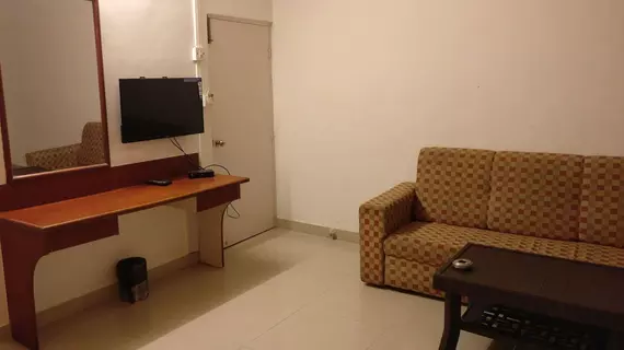 Hotel HMR Royal Inn | Maharaştra - Pune Bölgesi - Pune