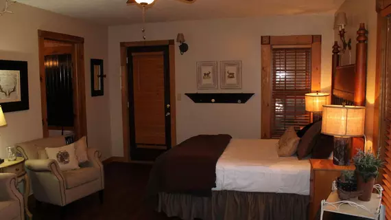 Bear Creek Bed and Breakfast Lodge | Missouri - Branson (ve civarı) - Walnut Shade