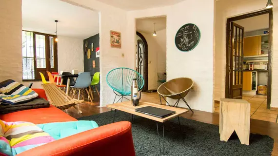 MedioMundo Hostel | Montevideo