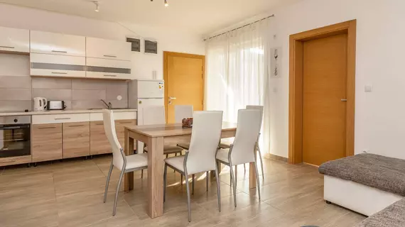 Apartments Mistral | Split-Dalmaçya - Bol