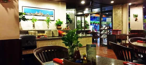 Karon Cafe Inn | Phuket (ve civarı) - Thalang