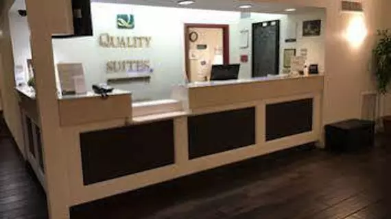 Quality Suites Airport | Kansas - Wichita (ve civarı) - Viçita