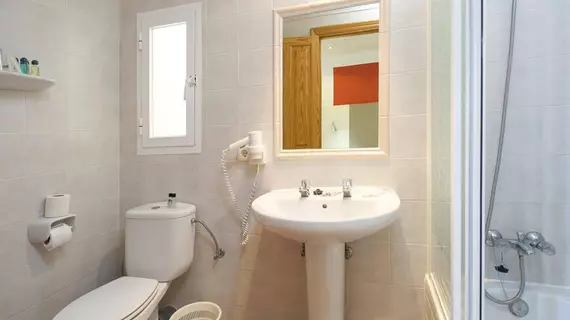 Hostal Adelino | Balearic Adaları - İbiza Adası - Sant Antoni de Portmany