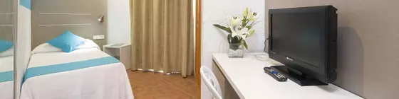 Hostal Adelino | Balearic Adaları - İbiza Adası - Sant Antoni de Portmany