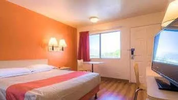 Motel 6 San Bernardino North | Kaliforniya - San Bernardino County - San Bernardino (ve civarı) - San Bernardino