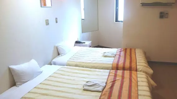 Hotel Peace Land Naha | Okinava (idari bölge) - Kunigami - Okinawa (ve civarı) - Naha - Naha City Centre