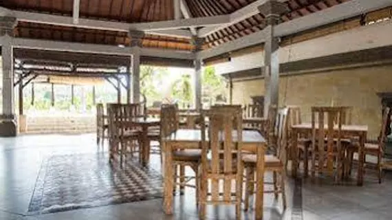 RedDoorz Plus near Batubelig Beach | Bali - Badung - Seminyak - Batubelig