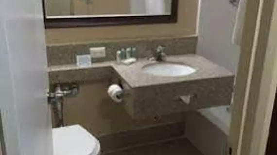 Quality Inn O'Hare Airport | İllinois - Chicago (ve civarı) - Schiller Park