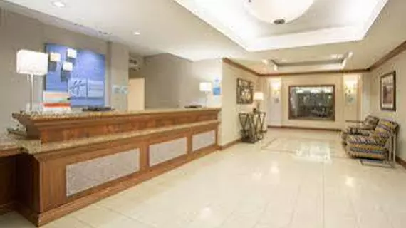 Holiday Inn Express Hotel & Suites Concordia US 81 | Kansas - Concordia (ve civarı) - Concordia