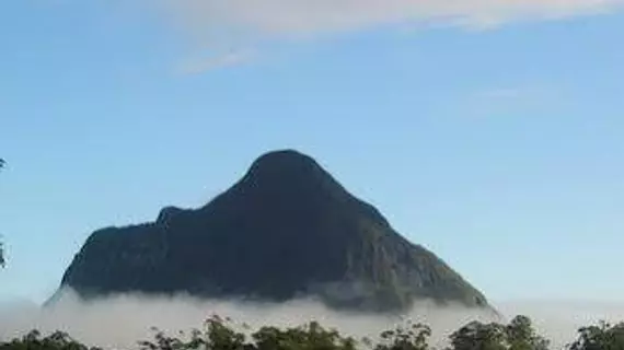 Glass On Glasshouse | Queensland - Glass House Mountains