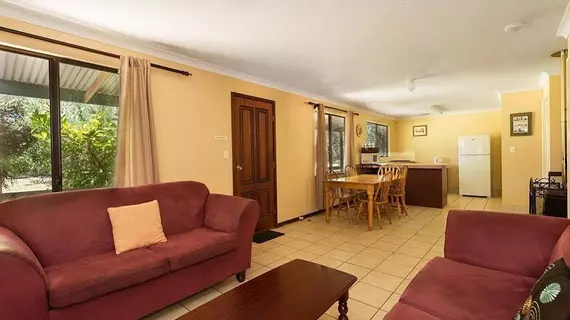 Dunsborough Rail Carriages & Farm Cottages | Batı Avustralya - Quindalup