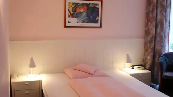 Hotel Azur | Berlin (ve civarı) - Marzahn-Hellersdorf - Kaulsdorf