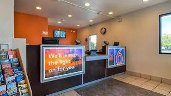 Motel 6 Stanton | Kaliforniya - Orange County - Stanton