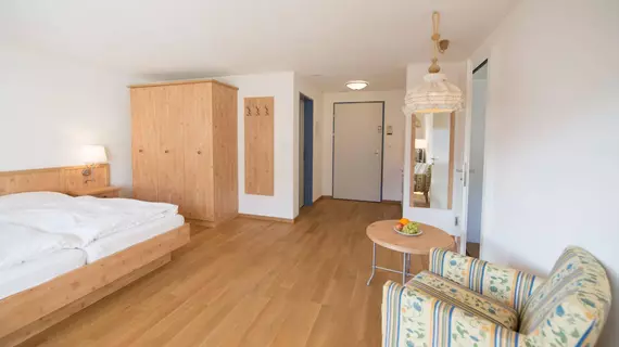 Apart- und Kinderhotel Muchetta | Maloja District - Graubuenden - Wiesen