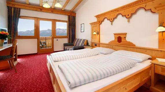 Hotel Gerstl | Trentino-Alto Adige - Güney Tirol (il) - Malles Venosta - Slingia