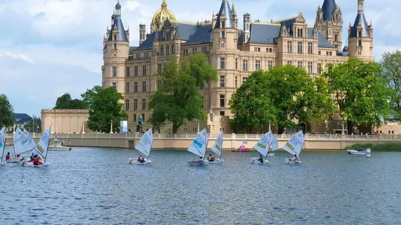 Hotel am Schloß | Mecklenburg - Batı Pomerania - Schwerin - Ostorf