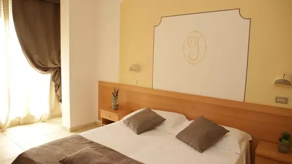 Hotel Jolie | Emilia-Romagna - Rimini - Marina Centro