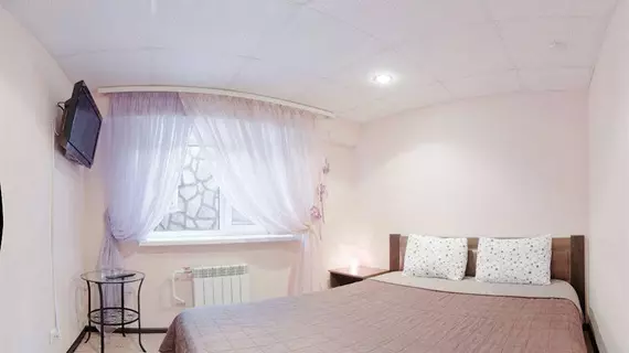 Lait Hotel on Bebelya | Sverdlovsk Federal Bölgesi - Yekaterinburg (ve civarı) - Yekaterinburg