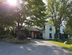 Settlement Courtyard Inn and Lavender Spa