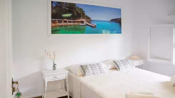 NWT Hostel Ibiza | Balearic Adaları - İbiza Adası - Sant Antoni de Portmany