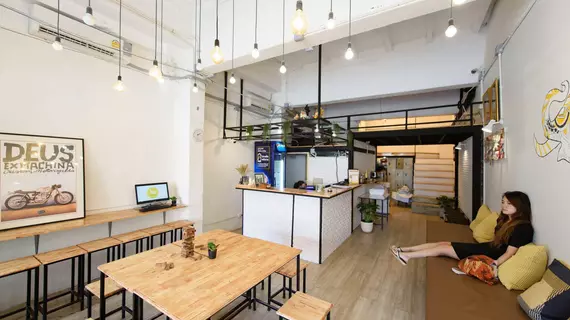 Warm White Hostel | Bangkok - Talat Yot