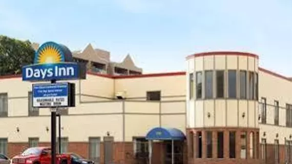 Days Inn Hamilton | Ontario - Niagara Regional Belediyesi - Hamilton (ve civarı) - Hamilton