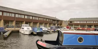 Tewitfield Marina Aparthotel