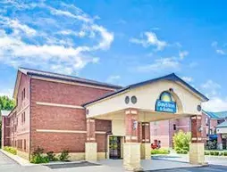 Days Inn and Suites Jeffersonville IN | Indiana - Jeffersonville - Clarksville (ve civarı) - Jeffersonville