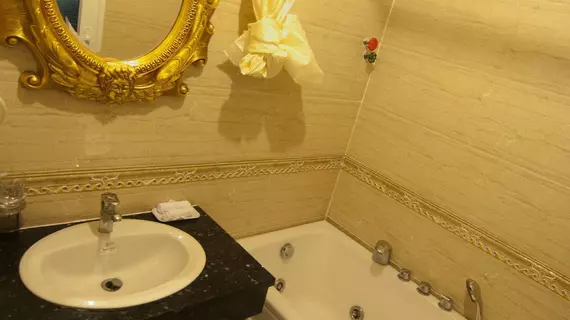 Phung Hoang Gold Palace Hotel | Binh Duong (vilayet) - Ho Şi Min Şehri (ve civarı) - Ho Chi Minh City - Quận 1 - Ho Chi Minh Şehri Merkezi