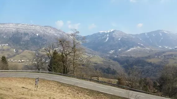 Le Saint Vincent | Auvergne-Rhone-Alpes - Savoie (bölge) - Aix-les-Bains (ve civarı) - Apremont