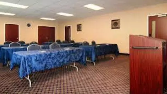 Quality Inn & Suites Danbury | Connecticut - Danbury (ve civarı) - Danbury