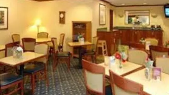 La Quinta Inn Cleveland Airport North | Ohio - Cleveland (ve civarı) - Cleveland