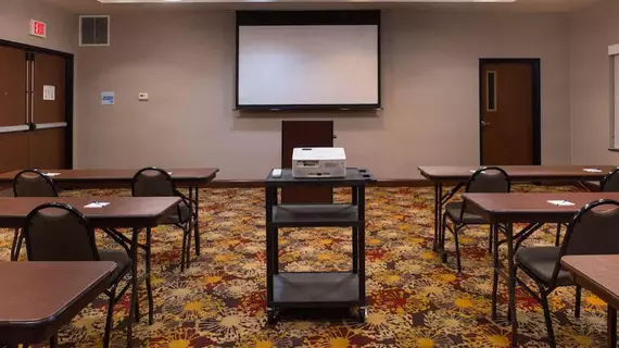 Holiday Inn Express & Suites Pittsburg | Kansas - Pittsburg (ve civarı) - Pittsburg